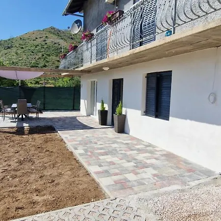 Appartamento House Ladan Ground Floor *